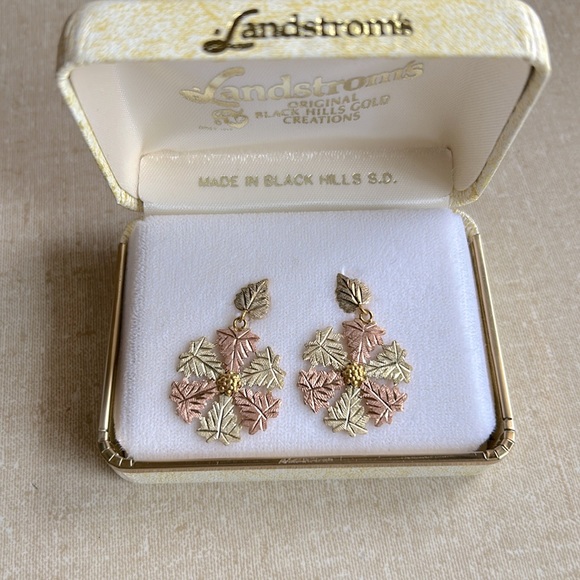 Landstrom’s Original Black Hills Gold Creations earrings! - Picture 1 of 5